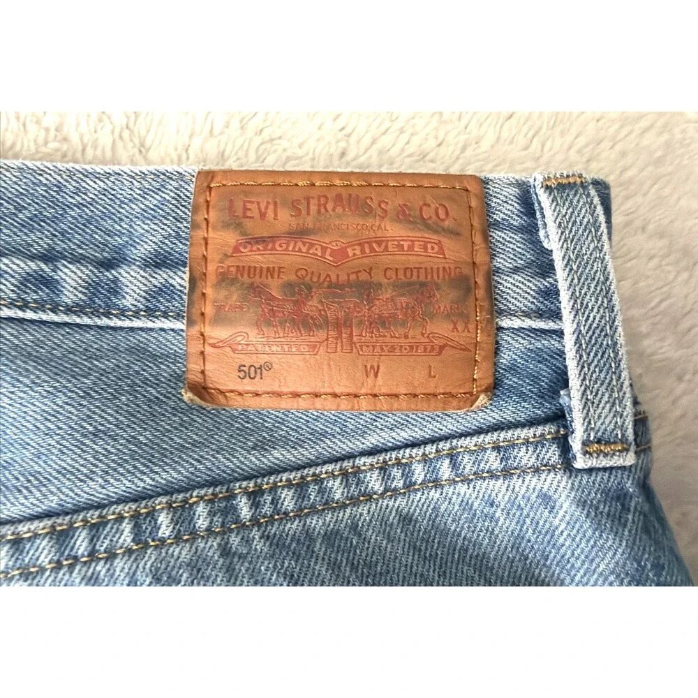 Levi’s 501 Jeans Mens 29x28 Distressed Light Blue